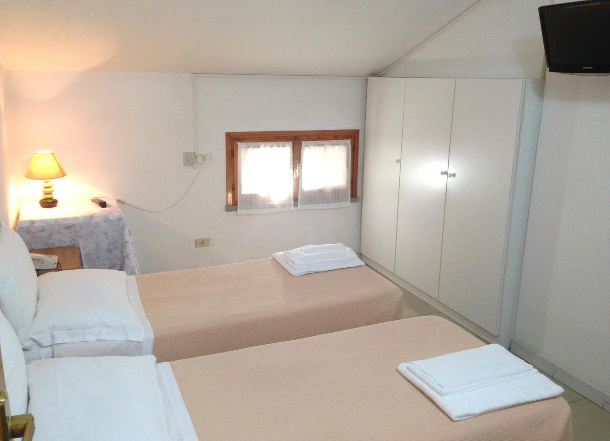 Albergo Romagna Fratta Terme Rum bild